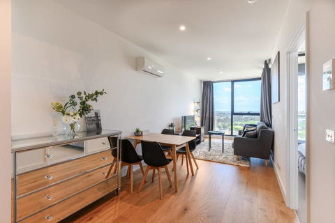 Box Hill 1 Bedroom Apartment With Ultimate View - Accommodation Sunshine Coast 1