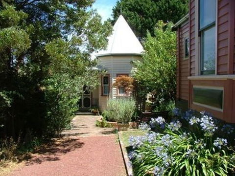 Braeside Garden Cottages - Accommodation Sunshine Coast 0