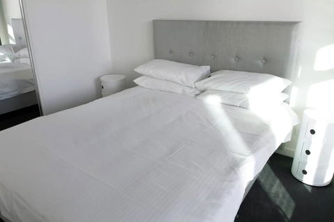 Brand New 1 Bedroom In South Melbourne In Luxury High Rise Block - Accommodation Sunshine Coast 3