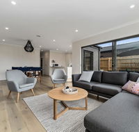 Brand New and Beautiful - Rosebud Holiday Home - Accommodation Sunshine Coast