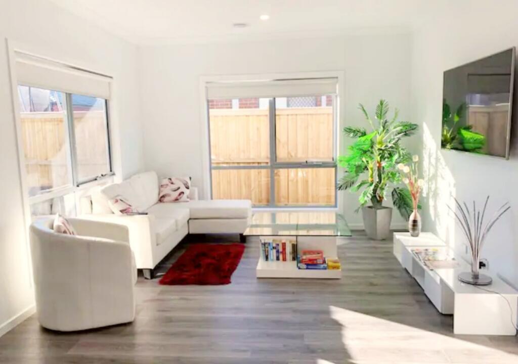 Ennuin ACT Accommodation Sunshine Coast