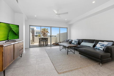 BRAND NEW OCEAN AVENUE TOWNHOUSE - Accommodation Sunshine Coast 1