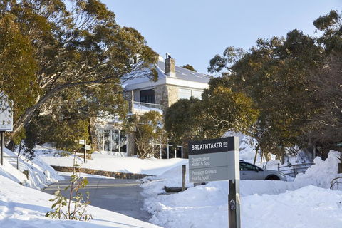 Breathtaker Hotel And Spa - Accommodation Sunshine Coast 1