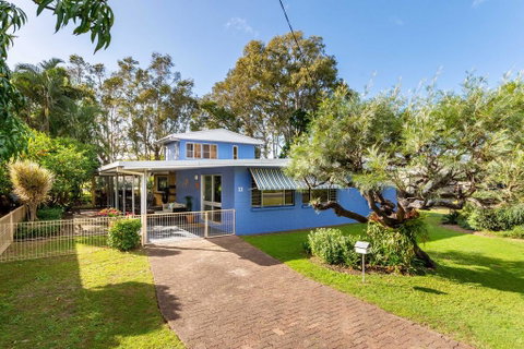 Bribie Beach House, Waterfront Directly Across The Road - Solander Esp, Banksia Beach - Accommodation Sunshine Coast 0
