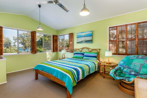 Bribie Beach House, Waterfront Directly Across The Road - Solander Esp, Banksia Beach - Accommodation Sunshine Coast 1