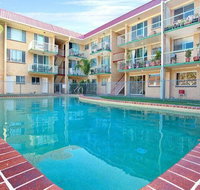 Bribie Beach King bed Unit overlooking pool - Accommodation Sunshine Coast