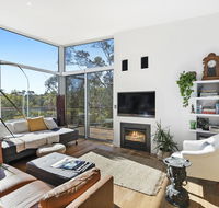 Bristlebird - Beach 650m Pets Fireplace Linen 4 bdrm WiFi - Accommodation Sunshine Coast