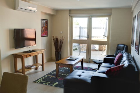 Brougham Arms Hotel - Accommodation Sunshine Coast 2