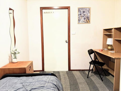 Budget Clayton Homestay - Accommodation Sunshine Coast 3