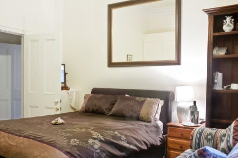 Burnbank - Accommodation Sunshine Coast 2