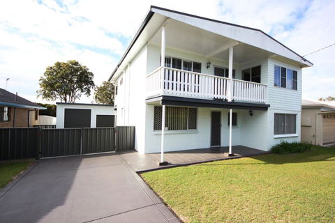 By The Beach At South West Rocks - Accommodation Sunshine Coast 0