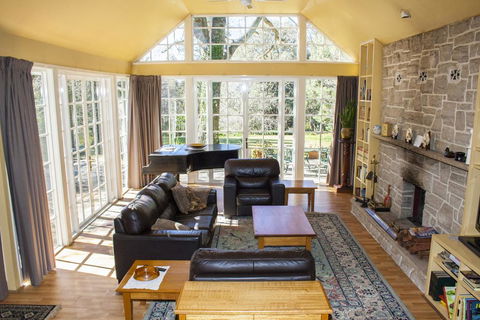 Bygone Beautys Cottages - Bronte Cottage - Accommodation Sunshine Coast 3