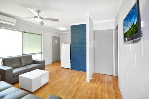 Cairns Adventure Lodge - Cook Your Own Meals In Your Private Kitchen Includes Dishwasher Washing Machine - Accommodation Sunshine Coast 2
