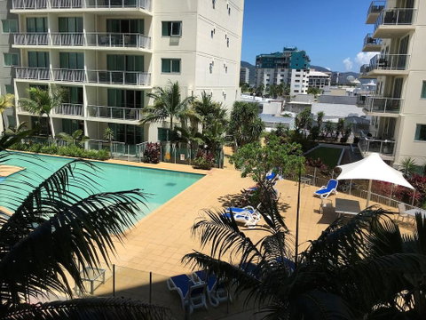 Cairns Esplanade 2 Bed 2 Bath Resort Hotel - Accommodation Sunshine Coast 3