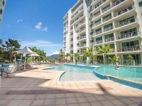 Cairns Esplanade 2 Bed 2 Bath Resort Hotel - Accommodation Sunshine Coast 0