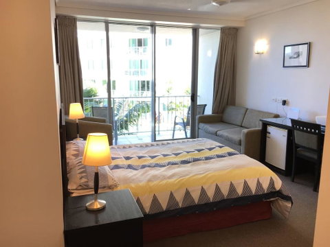 Cairns Esplanade 2 Bed 2 Bath Resort Hotel - Accommodation Sunshine Coast 2
