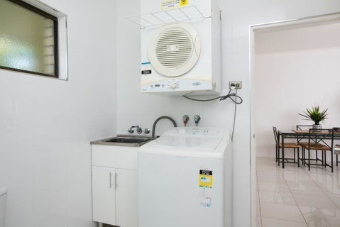 Cairns Reef Retreat - Accommodation Sunshine Coast 2