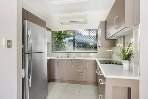 Cairns Reef Retreat - Accommodation Sunshine Coast 1