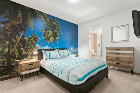 Cairns Waterfront - Harbourlights - Accommodation Sunshine Coast 2
