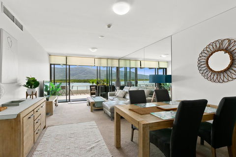 Cairns Waterfront - Harbourlights - Accommodation Sunshine Coast 3