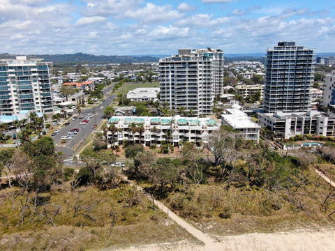 Camargue Beachfront Apartments - Accommodation Sunshine Coast 2