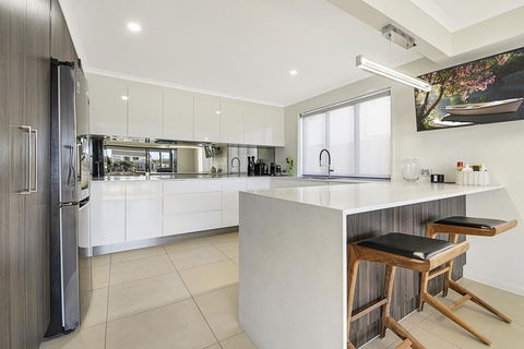 CANAL HOME NEAR MOOLOOLABA - Accommodation Sunshine Coast 3
