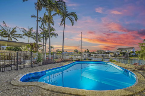 CANAL HOME NEAR MOOLOOLABA - Accommodation Sunshine Coast 1