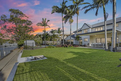 CANAL HOME NEAR MOOLOOLABA - Accommodation Sunshine Coast 0