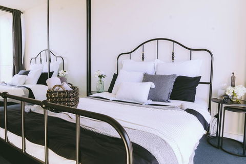 Capitol Executive Apartment On London Circuit - Accommodation Sunshine Coast 3
