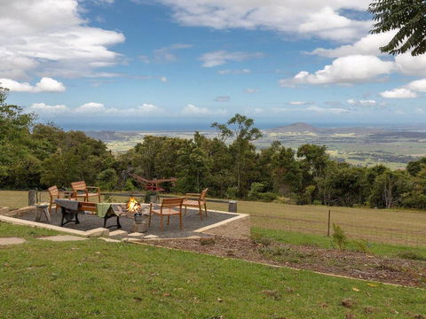 Captain's Lookout - Elevated Ocean Views, Rural Stay - Accommodation Sunshine Coast 0