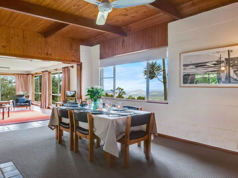 Captain's Lookout - Elevated Ocean Views, Rural Stay - Accommodation Sunshine Coast 1