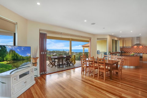 Captain's Retreat - Accommodation Sunshine Coast 0