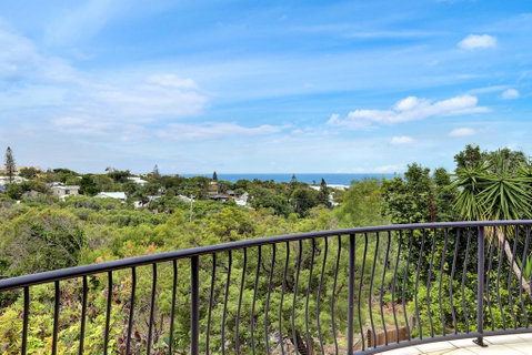 Captain's Retreat - Accommodation Sunshine Coast 2
