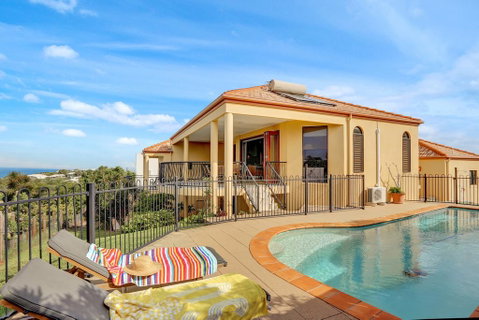 Captain's Retreat - Accommodation Sunshine Coast 3