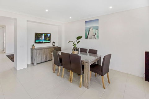 Captains Hideaway - Jetty Berth And Pet Friendly - Accommodation Sunshine Coast 2