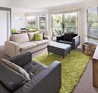 Caribou 3 - Modern  spacious with views over Lake Jindabyne - Accommodation Sunshine Coast