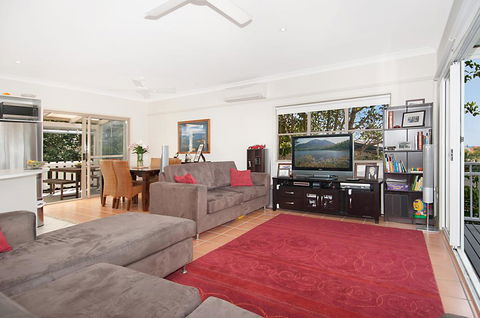 Carolyn's Beach House - Accommodation Sunshine Coast 3