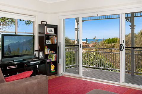 Carolyn's Beach House - Accommodation Sunshine Coast 2