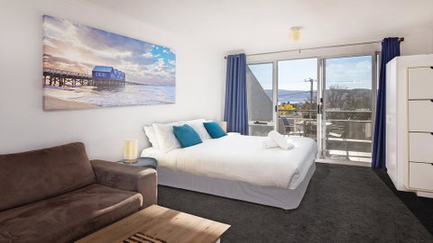 Cascades 7- Centrally Located With Beautiful Views - Accommodation Sunshine Coast 0