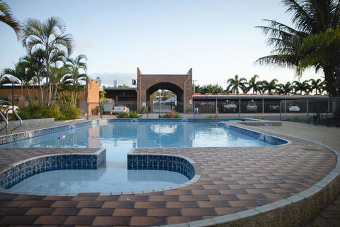 Castle Motor Lodge - Accommodation Sunshine Coast 2