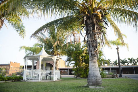 Castle Motor Lodge - Accommodation Sunshine Coast 1