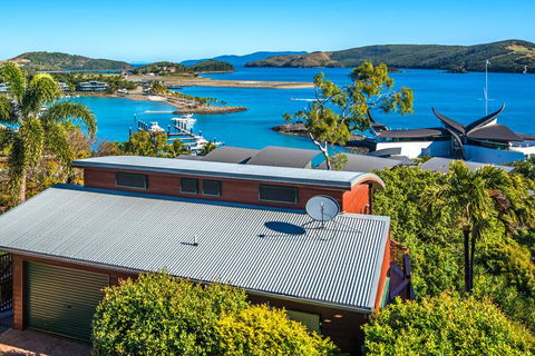 Casuarina 18 Ocean View House Central Location BBQ Golf Buggy - Accommodation Sunshine Coast 3