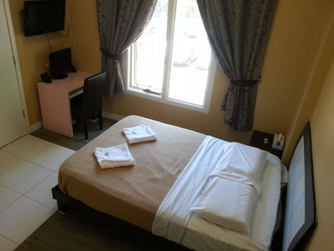Central Private Hotel - Accommodation Sunshine Coast 2