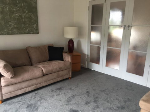 Central View - Walking Distance To Hospitals - Accommodation Sunshine Coast 2