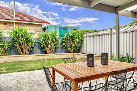 Character Home - Easy Tram To City - Accommodation Sunshine Coast 3