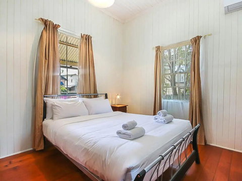 Charming Characterful Rustic-style Home Near The Gabba - Accommodation Sunshine Coast 2