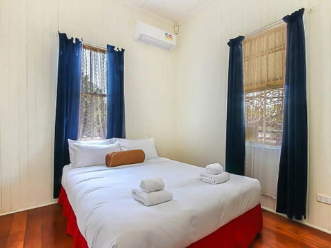 Charming Characterful Rustic-style Home Near The Gabba - Accommodation Sunshine Coast 3