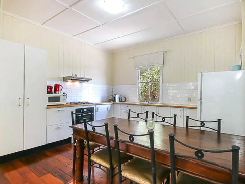 Charming Characterful Rustic-style Home Near The Gabba - Accommodation Sunshine Coast 1