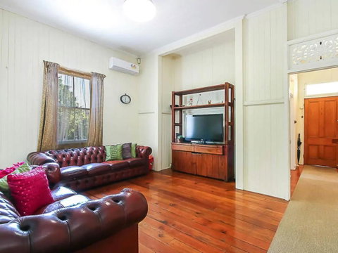 Charming Characterful Rustic-style Home Near The Gabba - Accommodation Sunshine Coast 0