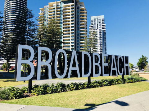 CHELSEA BY THE SEA - 2 BED APART - WALK TO BEACH - Accommodation Sunshine Coast 1